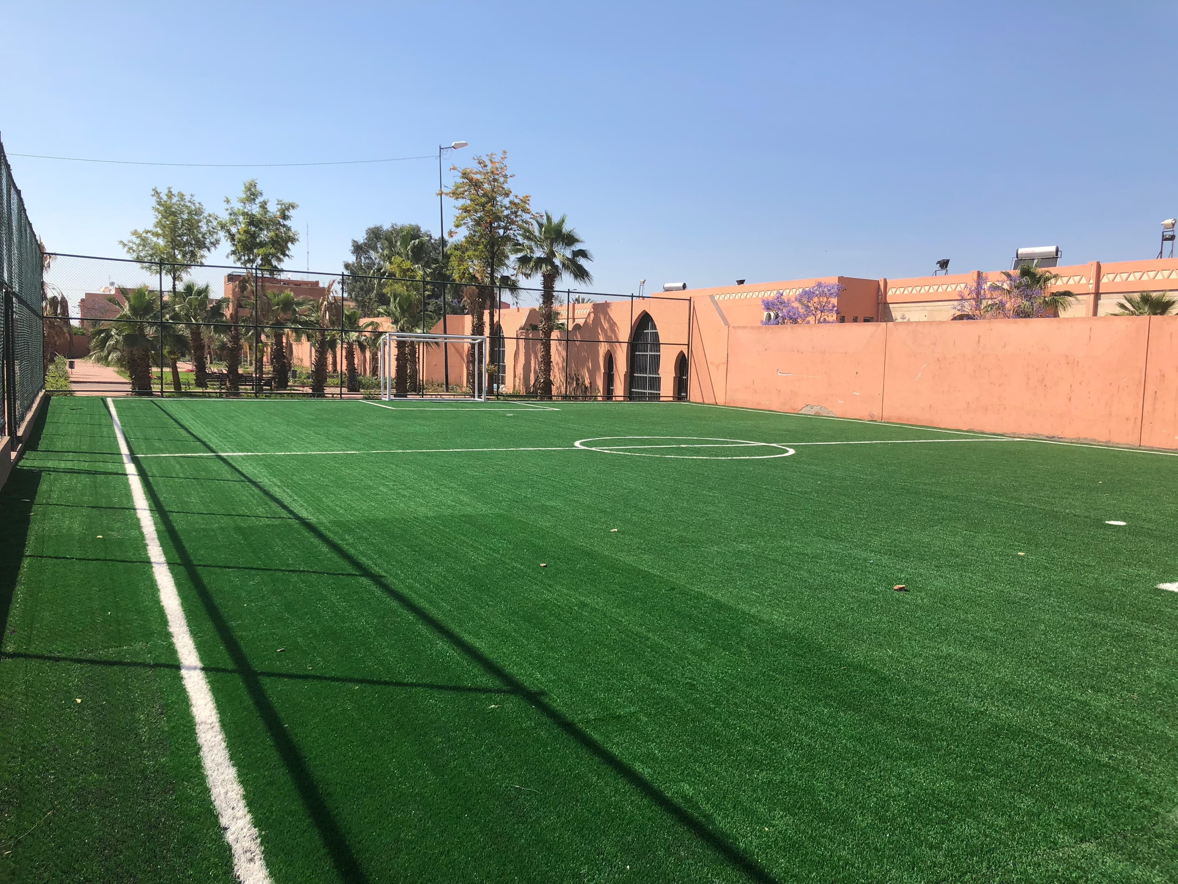 Gazon synthétique sportif : comment choisir la bonne solution ?